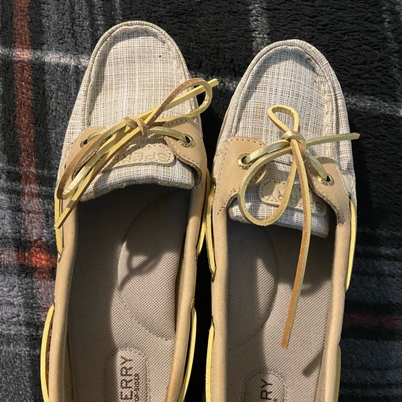 Sperry - Picture 3 of 3
